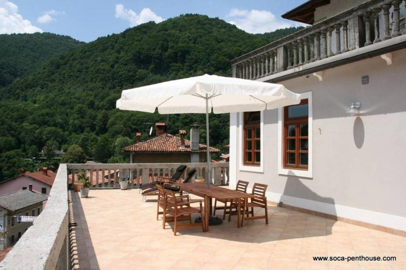 Appartement Stylish Penthouse With Large Terrace à Most na Soči Extérieur photo